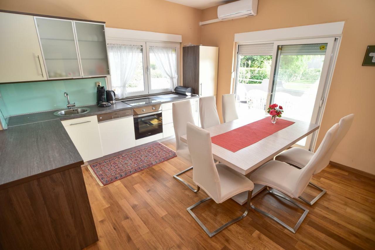 Ankin Dvor Villa Galovac  Buitenkant foto